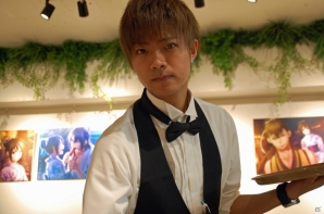 イケメンにサーブしていただいて男性の筆者もドキリ