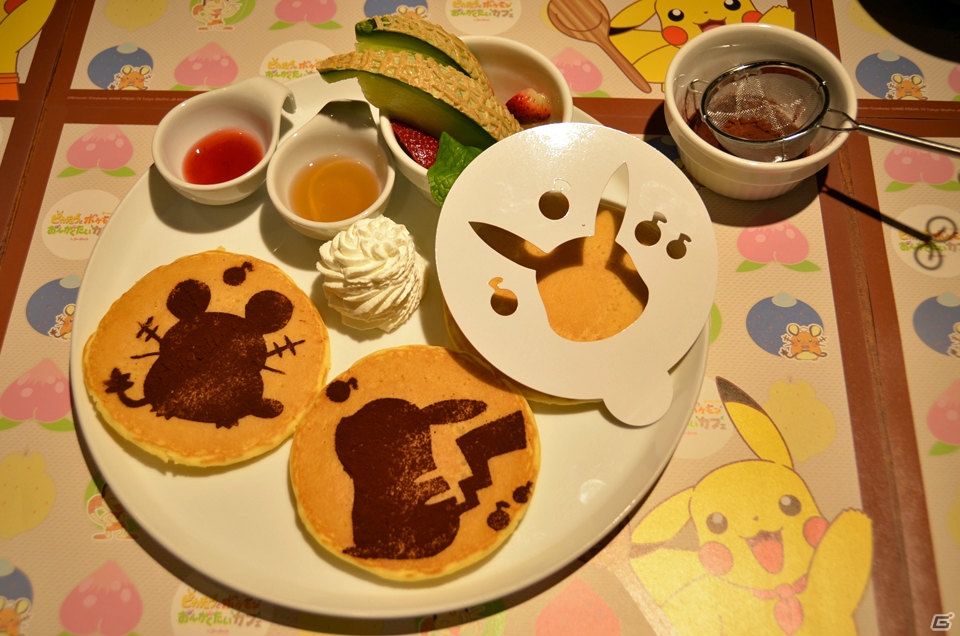 ピカチュウとポケモンおんがくたいカフェ by スイーツパラダイス」が