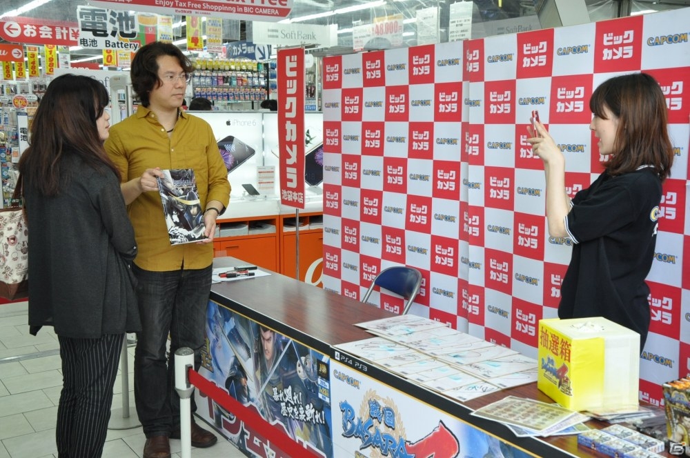 「戦国BASARA4 皇」発売記念店頭イベントをレポート！十年来のシリーズファンに感激した小林裕幸氏へのミニインタビューも掲載の画像9
