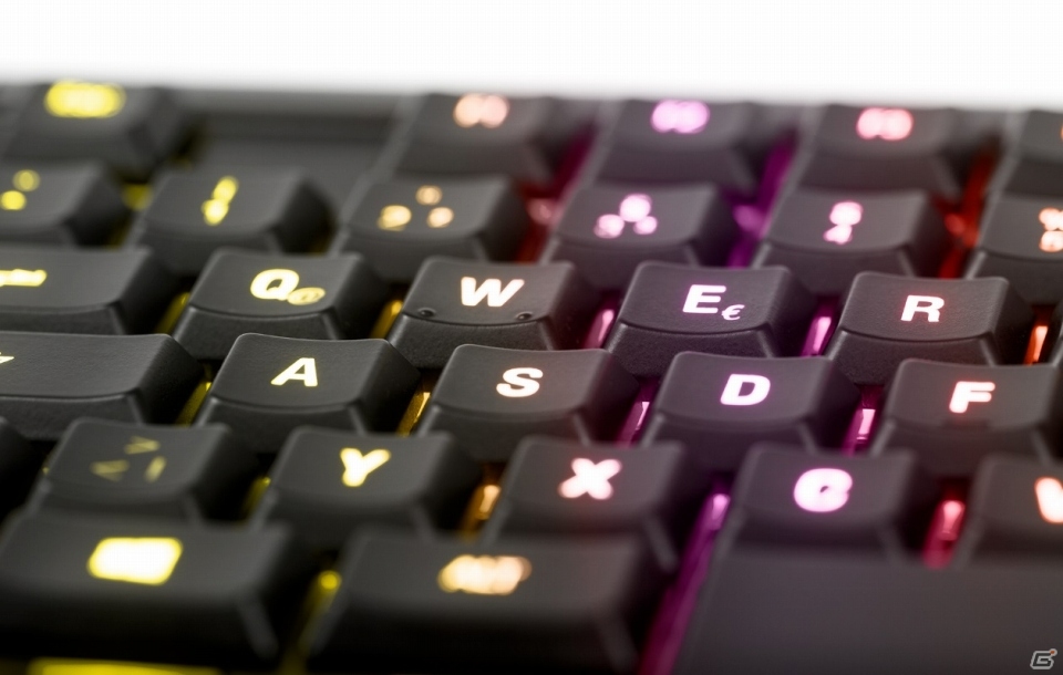 素早い動作伝達が可能な「QS1スイッチ」を搭載したゲーミングキーボード「Apex M800 Customizable Mechanical Gaming Keyboard」が8月13日に発売の画像9