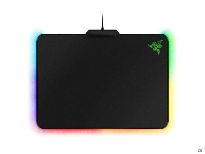 1680万色に光るライティング！ハードマウスパッド「Razer Firefly」が9月4日に発売の画像1