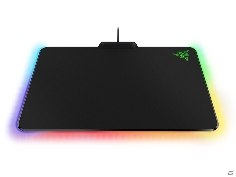 1680万色に光るライティング！ハードマウスパッド「Razer Firefly」が9月4日に発売の画像2