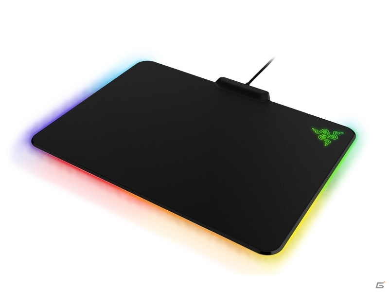 1680万色に光るライティング！ハードマウスパッド「Razer Firefly」が9月4日に発売の画像4