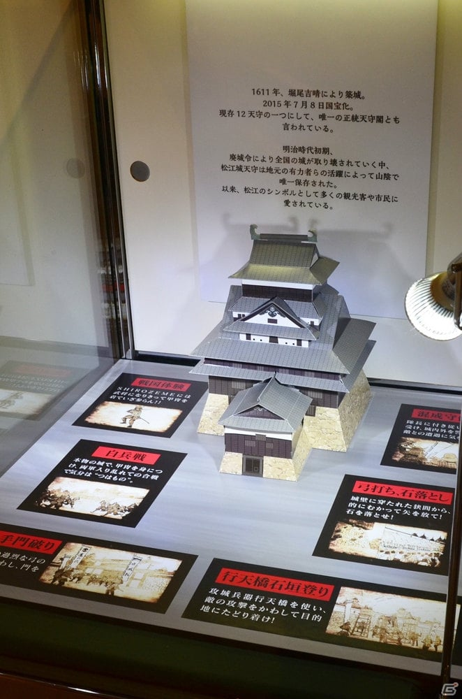 コラボレーションアニメも放映された「戦国BASARA×秘密結社 鷹の爪コラボ展～戦国の英雄とSHIROZEME～」の内覧会をレポートの画像7