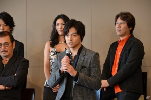 矢崎広さんや千葉真一さんたちが意気込みを語った舞台「BIOHAZARD THE STAGE」の記者会見の模様をお届けの画像4
