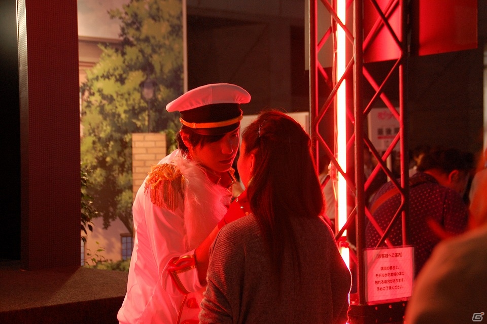 【TGS 2015】アイドルや王子様とリアル胸キュン体験！VRで乙女ゲームも楽しめる「ロマンスコーナー」をレポートの画像5