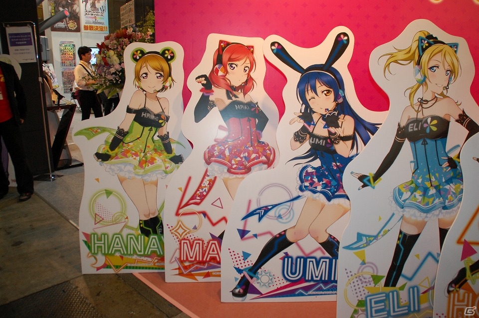 【TGS 2015】巨大ステージで「スクフェス」を9人同時にプレイ！アニメさながらのファイトステージで「ヴァンガードG」が遊べる「ブシロード」ブースをレポートの画像2