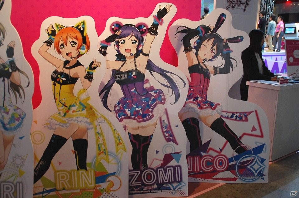 【TGS 2015】巨大ステージで「スクフェス」を9人同時にプレイ！アニメさながらのファイトステージで「ヴァンガードG」が遊べる「ブシロード」ブースをレポートの画像3