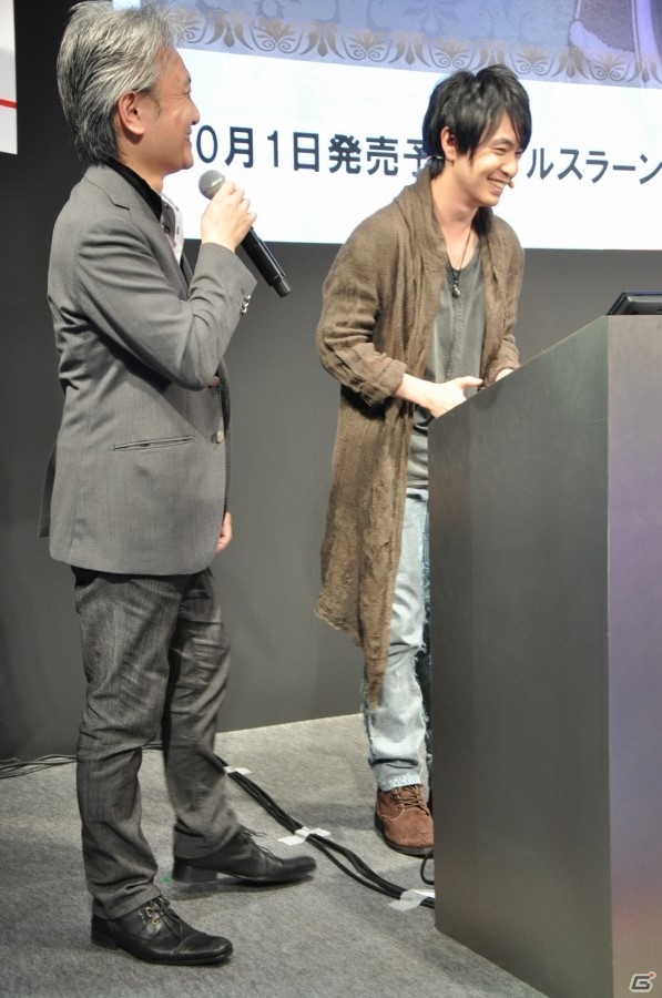 【TGS 2015】小林裕介さんから名前入り直筆サインが手渡し！体験版配信も発表された「アルスラーン戦記×無双」ステージの画像16