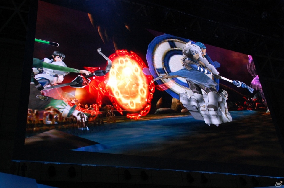 【TGS 2015】浅倉杏美“軍師”が自らのスマホで実機プレイ！内田真礼さんも登場した「ワールド エンド エクリプス」ステージをレポートの画像11