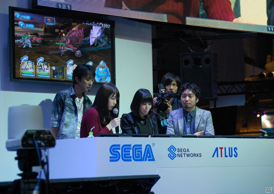 【TGS 2015】浅倉杏美“軍師”が自らのスマホで実機プレイ！内田真礼さんも登場した「ワールド エンド エクリプス」ステージをレポートの画像5