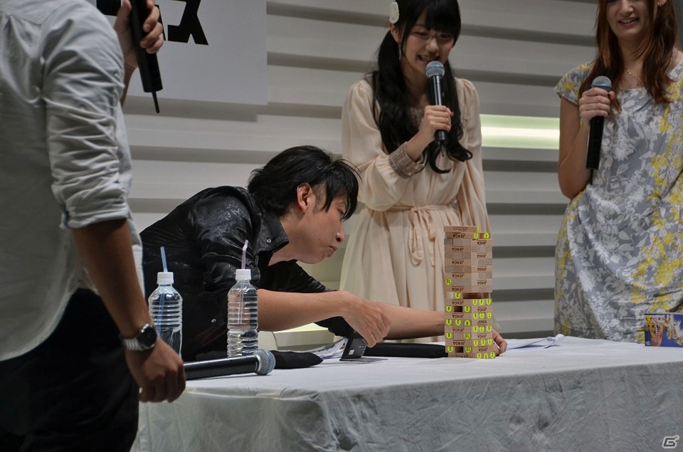 【TGS 2015】三澤紗千香さんによる実機プレイ映像が公開！来場者への直筆サイン色紙のプレゼントも行われた「ザクセスヘブン リベリオン」ステージの画像16