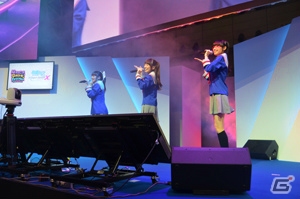 【TGS 2015】「ミラクルガールズフェスティバル」「初音ミク -Project DIVA- X」ステージでは“みかくにんぐッ！”が大暴れ＆藤田咲さんがクイズにチャレンジ！の画像11