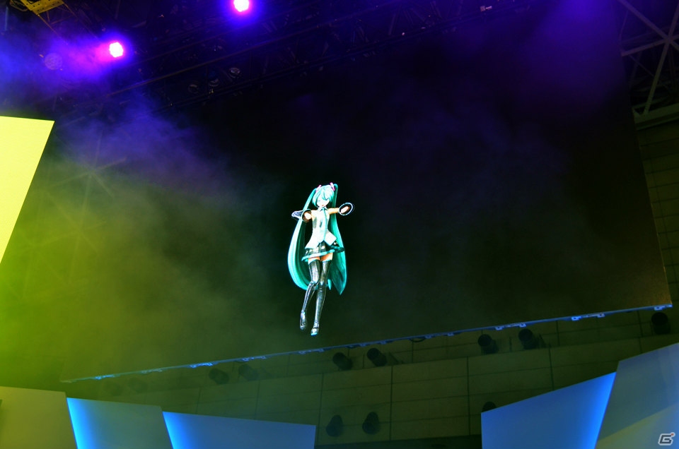【TGS 2015】「ミラクルガールズフェスティバル」「初音ミク -Project DIVA- X」ステージでは“みかくにんぐッ！”が大暴れ＆藤田咲さんがクイズにチャレンジ！の画像12