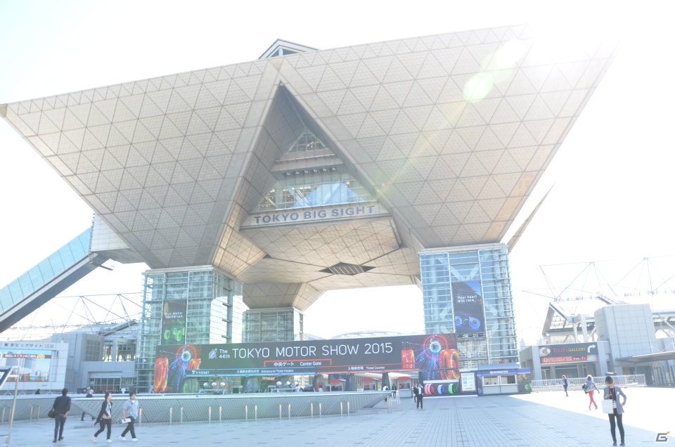 「東京モーターショー2015」車のリアルな挙動を再現したシミュレーター・ACSIM-S07Fで「グランツーリスモ6」を体験してきたの画像1