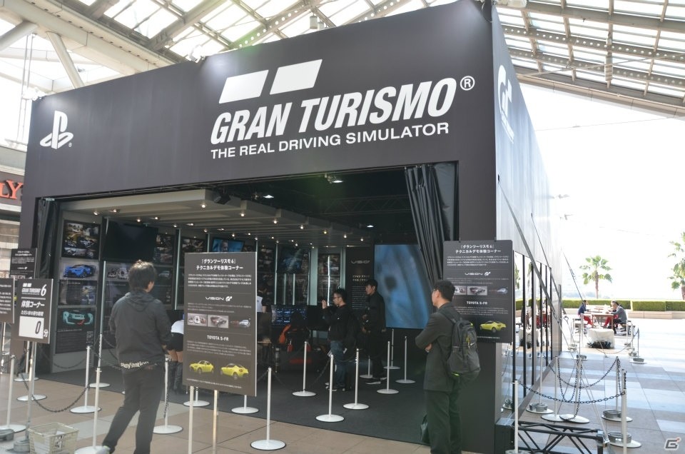 「東京モーターショー2015」車のリアルな挙動を再現したシミュレーター・ACSIM-S07Fで「グランツーリスモ6」を体験してきたの画像4