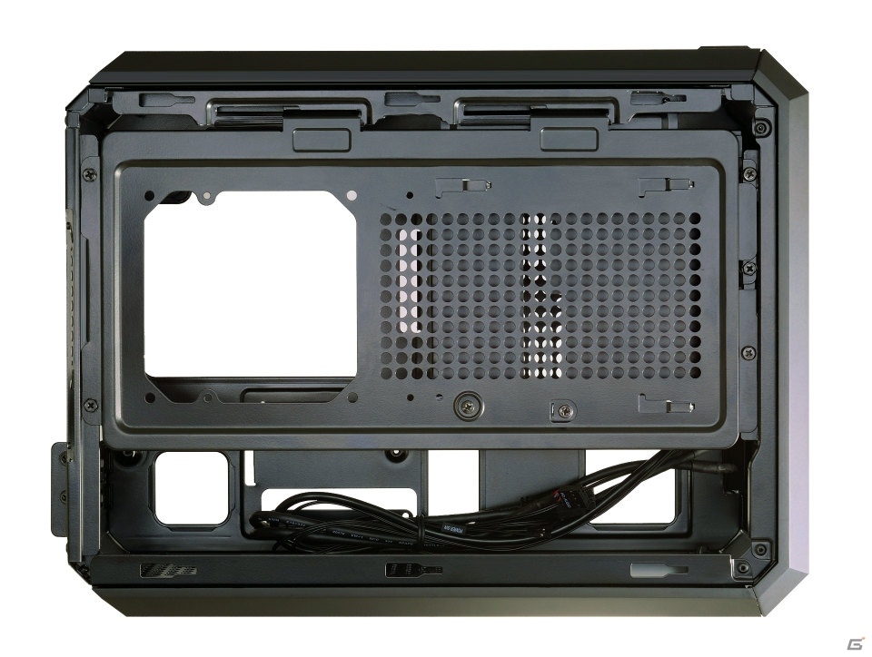 ハイエンドグラフィックボードや水冷システムにも対応するゲーミングPCケース「COUGAR QBX KAZE」が11月27日に発売の画像17
