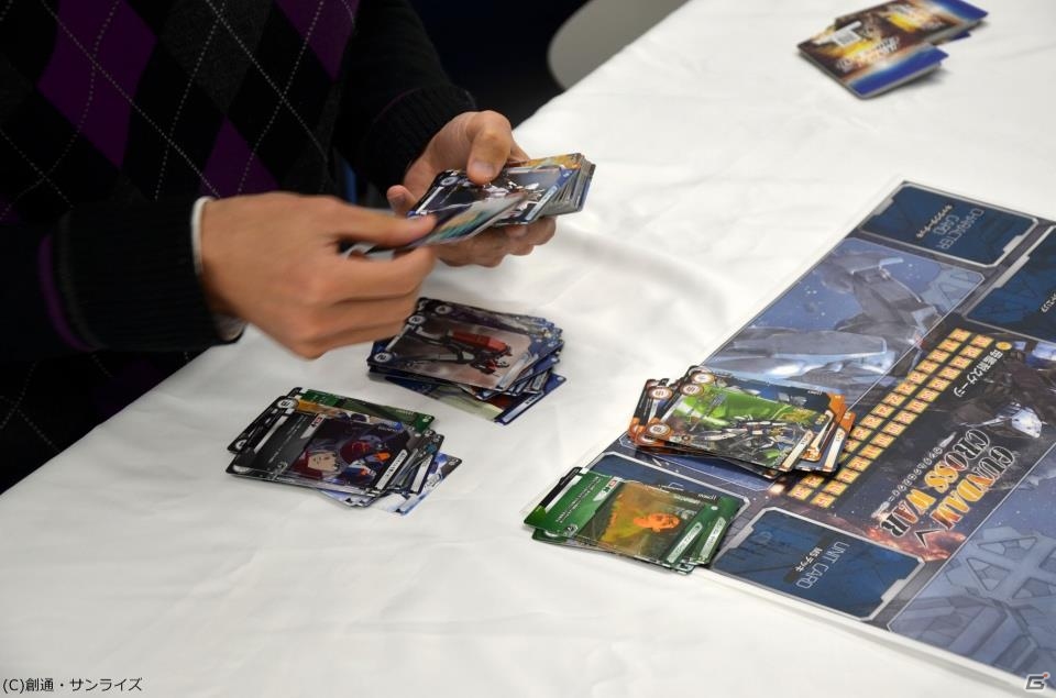 僕が編集部で一番ガンダムをうまく使えるんだ！TCG「ガンダムクロスウォー」第1弾ブースターのシールド戦をリプレイの画像4