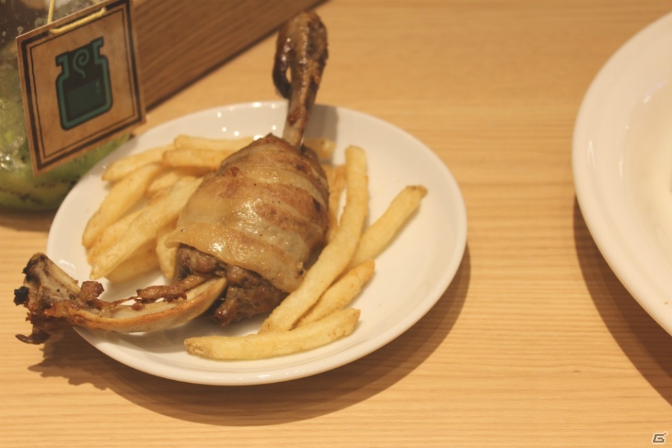 超巨大な「こんがり肉G」のインパクトは抜群！「カプコンカフェ」オープン記念イベント＆メディア向け試食会の模様をレポートの画像33