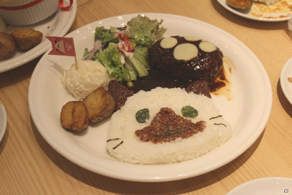 超巨大な「こんがり肉G」のインパクトは抜群！「カプコンカフェ」オープン記念イベント＆メディア向け試食会の模様をレポートの画像34