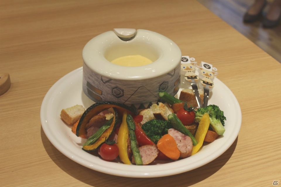 超巨大な「こんがり肉G」のインパクトは抜群！「カプコンカフェ」オープン記念イベント＆メディア向け試食会の模様をレポートの画像36