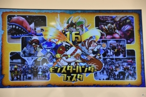 メインモンスターのヘッドバルーンが新宿に出現！井上聡さんと武井壮さんが駆けつけた3DS「モンスターハンタークロス」発売記念イベントの画像12