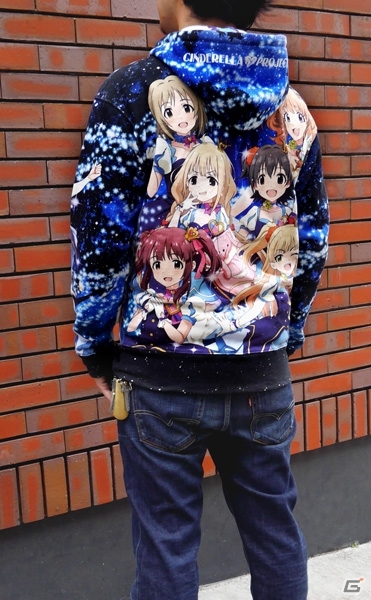 「アイドルマスター シンデレラガールズ」CPメンバー勢揃いのフルグラフィックパーカーが登場！リバーシブルメッセンジャーバッグもチェックの画像12