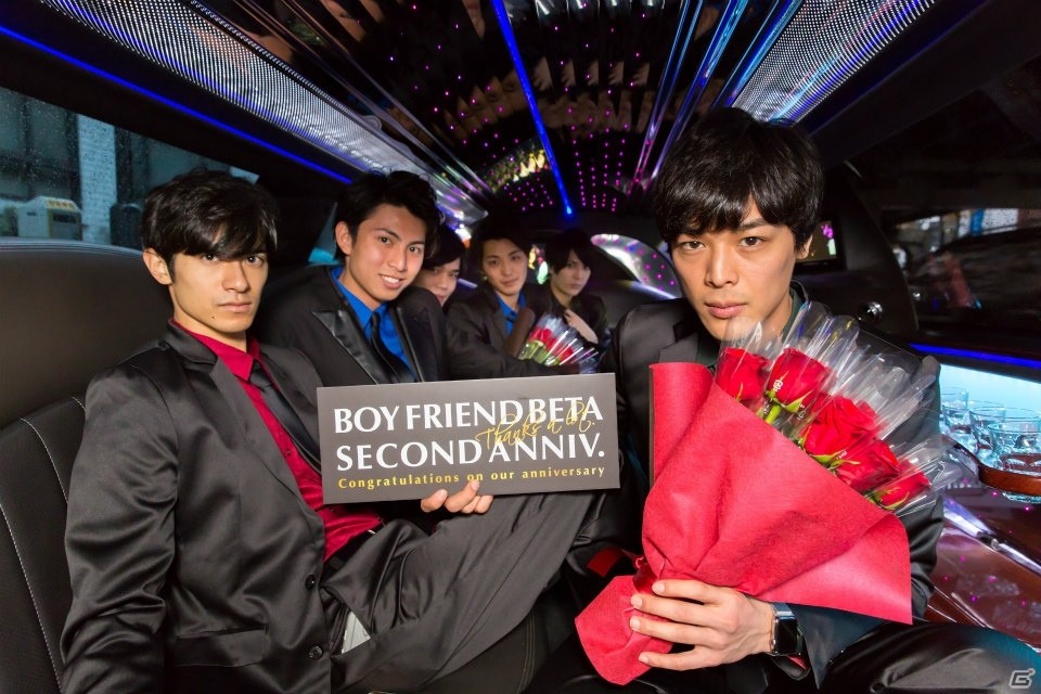 「ボーイフレンド（仮）」2周年記念イベントレポが到着―真っ赤なバラを抱えた“フラワーボーイズ”が白いリムジンでアニメイト池袋本店に登場！の画像2