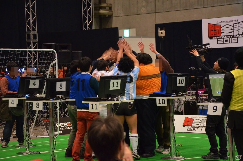 【闘会議2016】ファミコンの巨大コントローラーってどれくらい大きかったの？会場の様子を写真盛りだくさんでレポート！の画像70