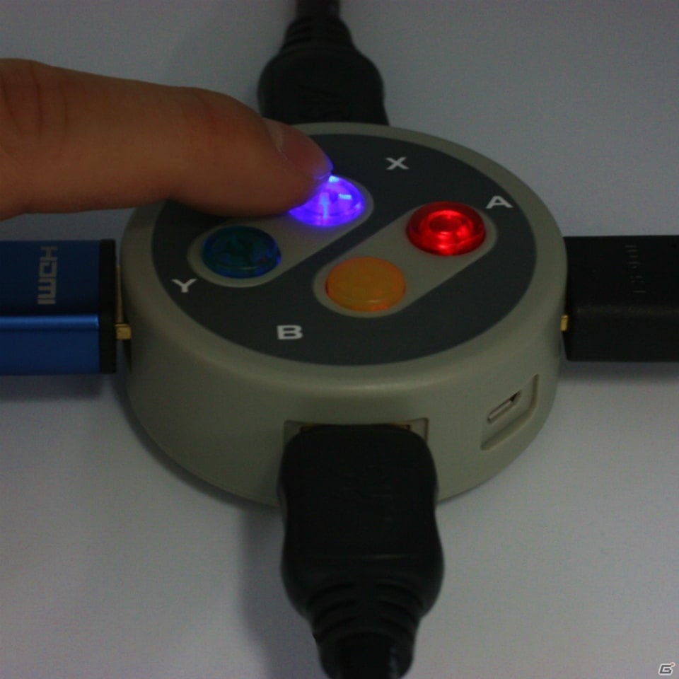 レトロゲームデザインのHDMIセレクタ、USB＆カードリーダー、ミニシリコンポーチが2月下旬に発売の画像3