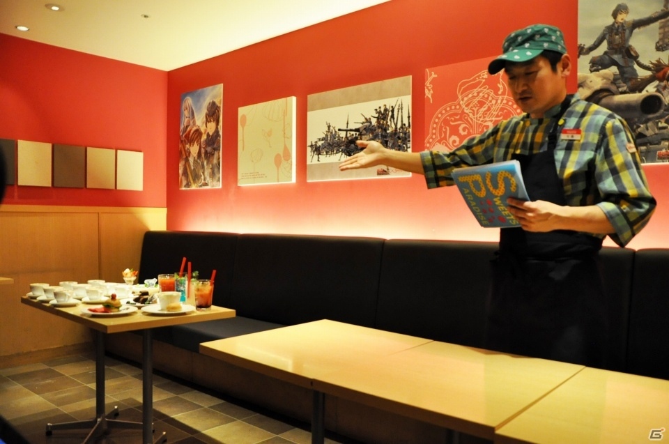 「戦場のヴァルキュリア」本日よりサプライズオープンのコラボカフェに行ってきました！セルベリアの“青いシチュー”が大人気？の画像21