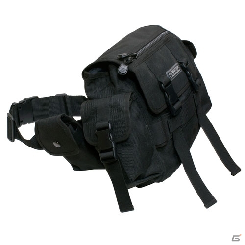 バイオハザード4」でレオンが着用していたTシャツやブットパック