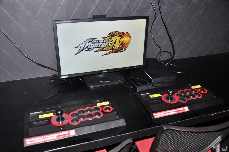 お馴染みのロゴを御旗に“ゲームのSNK”へ―PS4「KOF XIV」発表会をレポート！試遊インプレッションも掲載の画像30