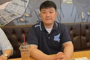 カンヒョンジョン氏