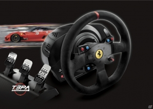 PS4/PS3レーシングコントローラー「T300RS」が発売決定―フェラーリモデルのAlcantara製ステアリングホイールと3ペダルをセットにの画像1
