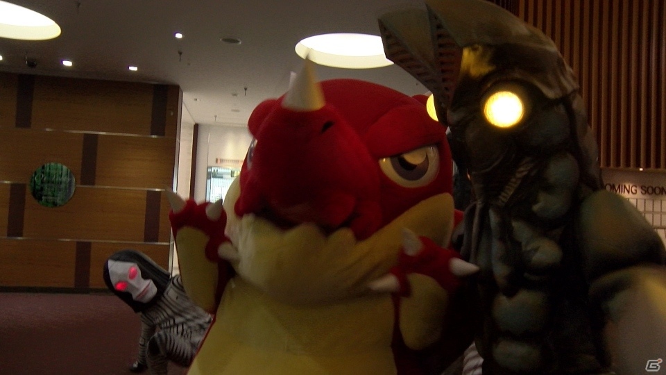 iOS/Android「モンスターストライク」怪獣が怪獣を連れ去って逃走中！？都内各所にウルトラ怪獣たちが出没の画像1