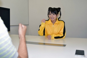 学園頂点（てっぺん）バトルRPG「神スク」の魅力を伝えるべく蒼生桃子役の高野麻里佳さんが編集部に来訪！サイン入りチェキをかけて勝負！の画像4