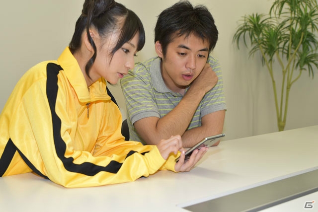 学園頂点（てっぺん）バトルRPG「神スク」の魅力を伝えるべく蒼生桃子役の高野麻里佳さんが編集部に来訪！サイン入りチェキをかけて勝負！の画像10