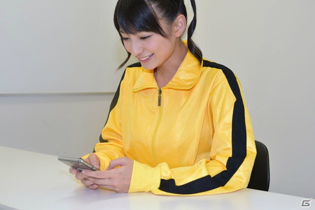 学園頂点（てっぺん）バトルRPG「神スク」の魅力を伝えるべく蒼生桃子役の高野麻里佳さんが編集部に来訪！サイン入りチェキをかけて勝負！の画像7