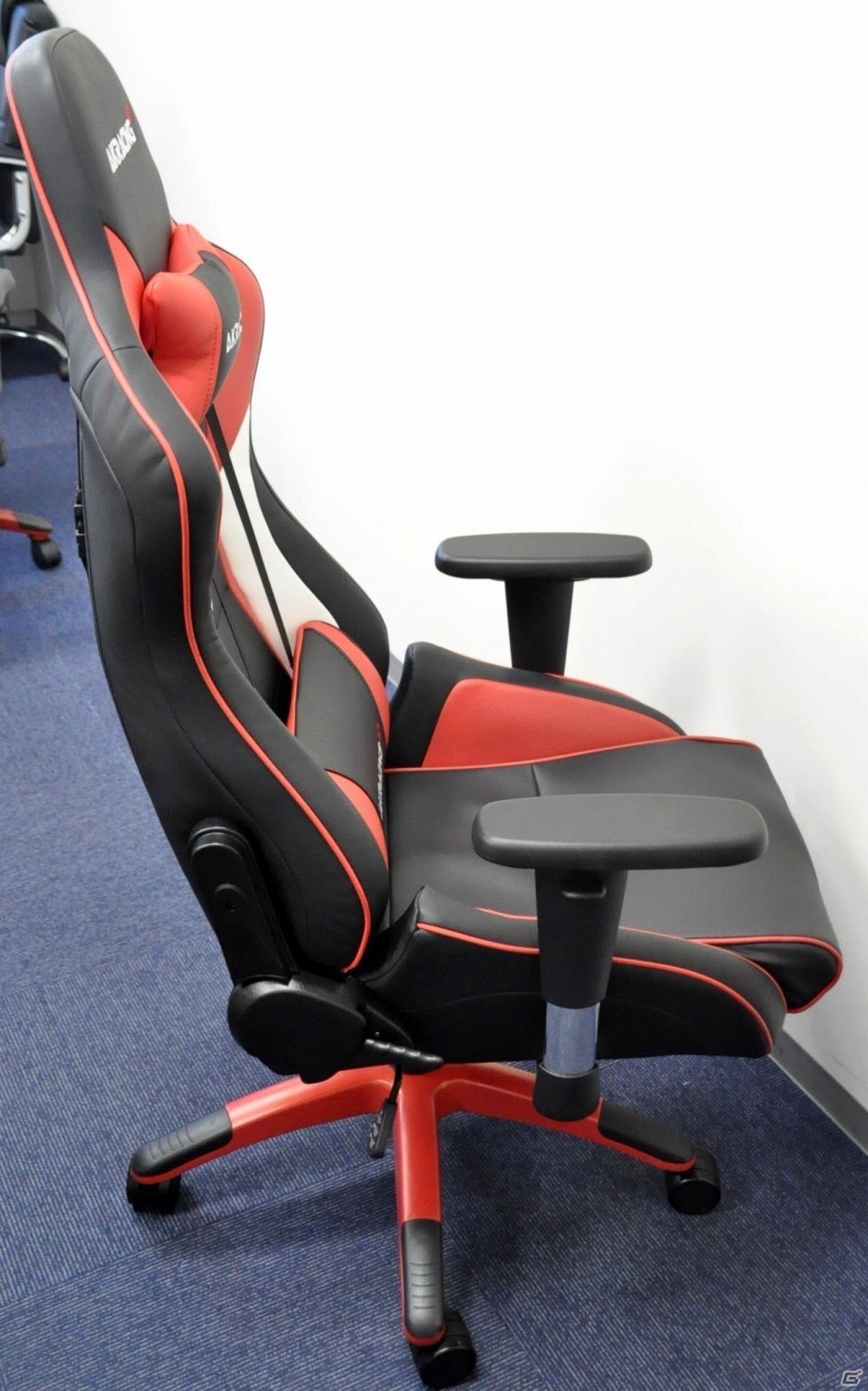 正規代理店テックウインドに訊く、ゲーミングチェア「AKRacing」の魅力！新製品は“ゲーミング座椅子”？の画像2