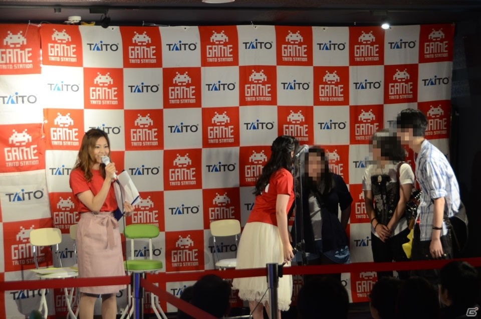 植田佳奈さんが来場者と一緒に「ガンスリンガー ストラトス3」をプレイ！タイトーステーション 池袋西口店のオープニングイベントをレポートの画像6
