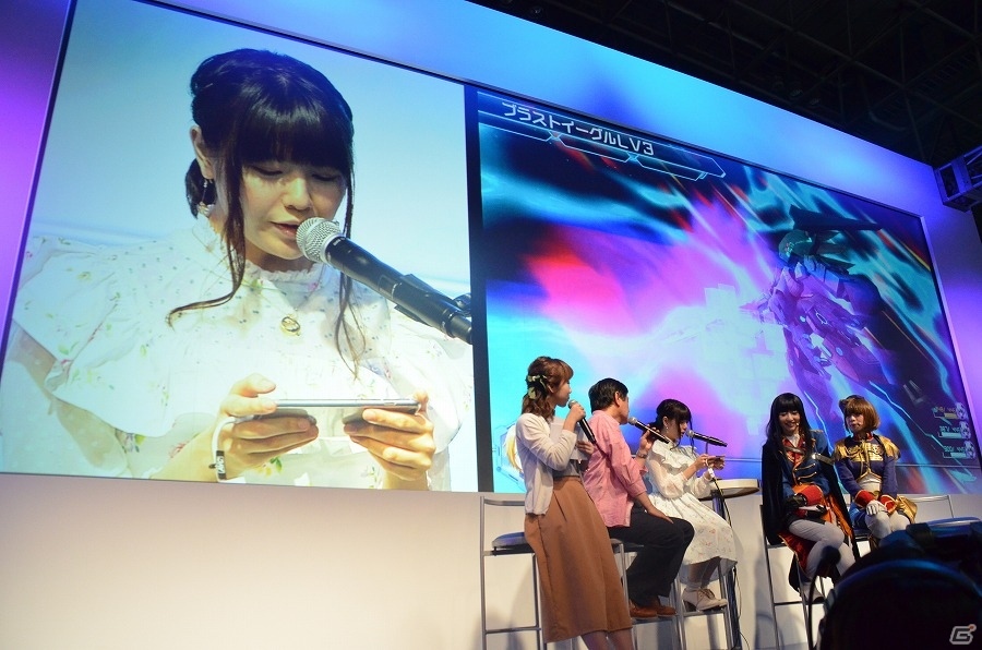 【TGS 2016】竹達彩奈さんが実機プレイに挑戦！渚さんと宮本彩希さんもシリウス＆ベガのコスプレで登場した「STARLY GIRLS -Episode Starsia-」ステージレポートの画像7