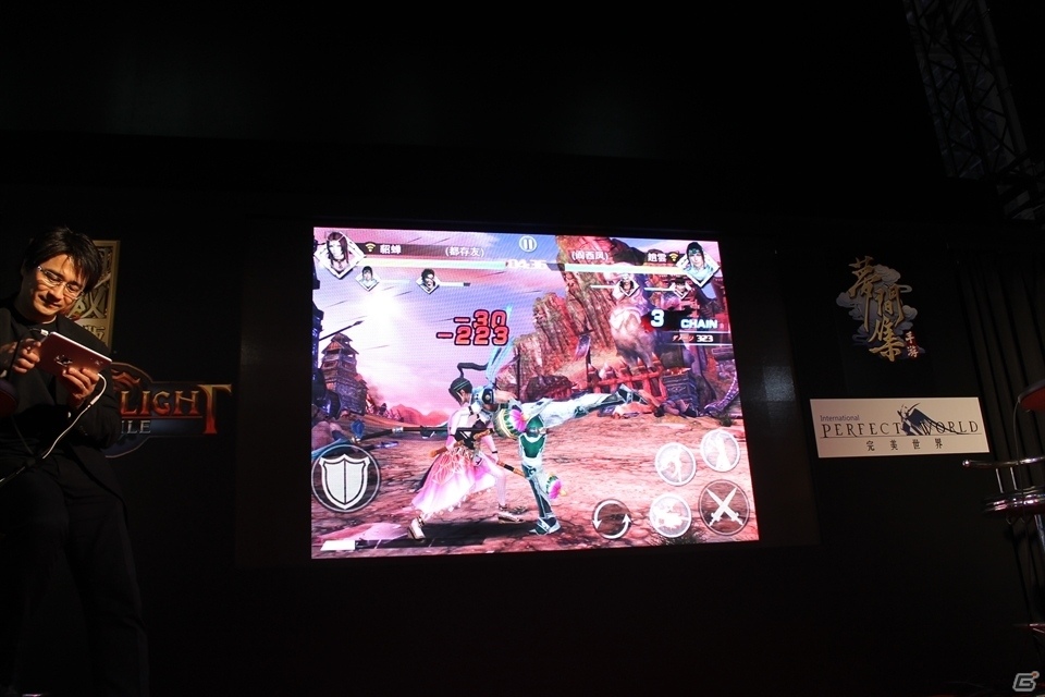 【TGS 2016】鈴木プロデューサーも対戦！スマホ向け格闘ゲーム「真・三國無双 激闘版」プレスイベントの画像9