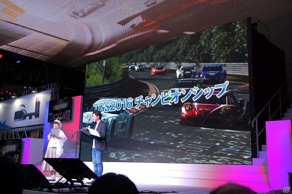 【TGS 2016】千代勝正選手ら現役プロドライバーが対決！「グランツーリスモSPORT」ステージをレポートの画像3