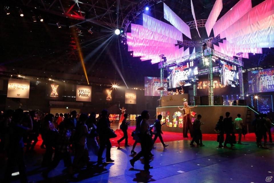 LIVEエンターテインメントショー「XFLAG PARK 2016」の公式レポートが到着―世界最高峰のパフォーマーや3DCGホログラムを使ったステージが展開の画像2