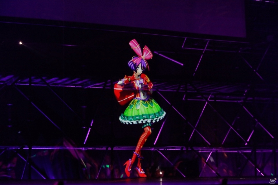 LIVEエンターテインメントショー「XFLAG PARK 2016」の公式レポートが到着―世界最高峰のパフォーマーや3DCGホログラムを使ったステージが展開の画像7