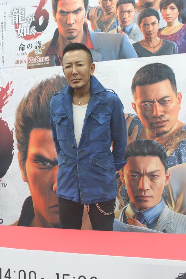 美しい映像に、道行く通行人も釘付けに！？「龍が如く6 命の詩。」ゲーム体験会＆名越稔洋氏サイン会レポートの画像8
