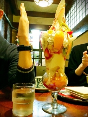 どでかいパフェを食べてきました―編集部通信（2016年10月15日号）の画像1