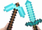 「マインクラフト」最強装備で主人公になりきろう！実物大のダイヤモンドソード＆ピッケルが11月下旬に発売