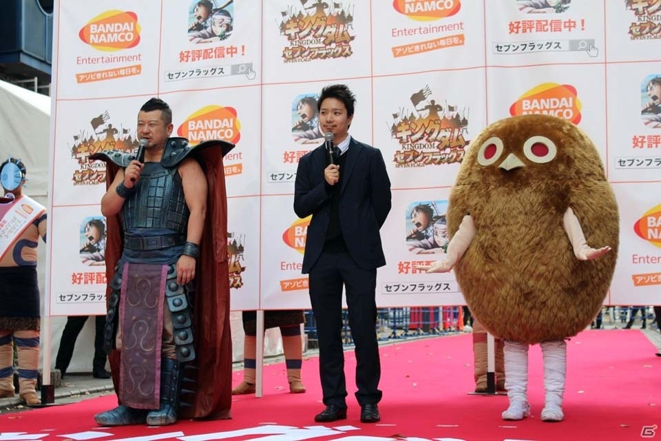 ケンドーコバヤシさんが王騎に扮して登場！動く戦国合戦図も公開された「キングダム セブンフラッグス」PRイベントレポートの画像8